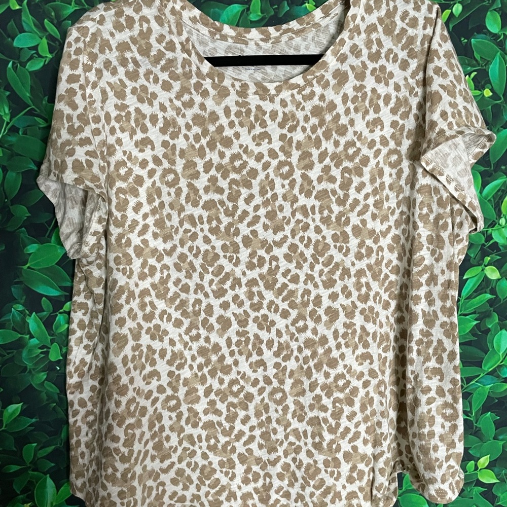 Old navy cheetah neutral t shirt